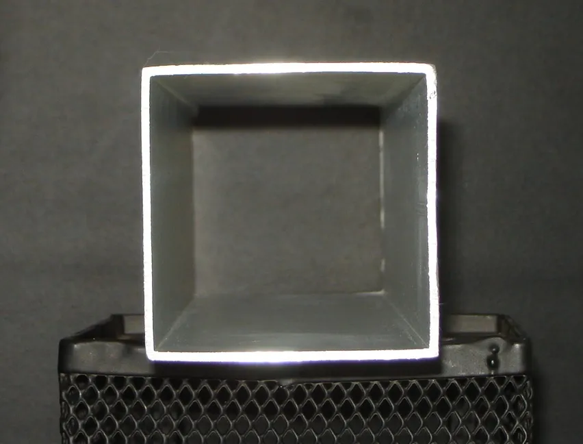 Tubo Cuadrado de Aluminio